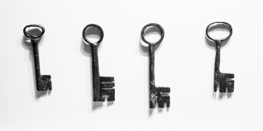 old-keys-1692990_1920